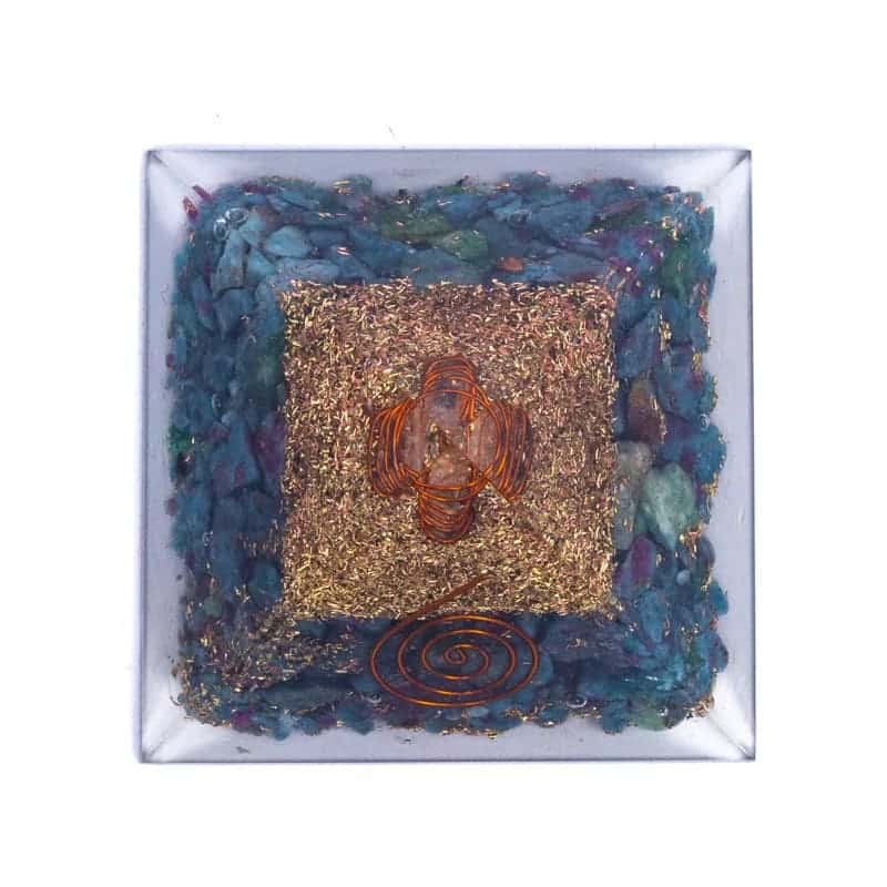Orgoniet Piramide Robijn in Kyaniet ( 7 x 7 x 6 cm)