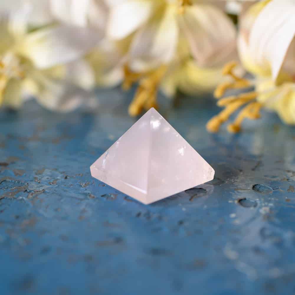 Edelsteen Piramide Roze Kwarts – 25 mm