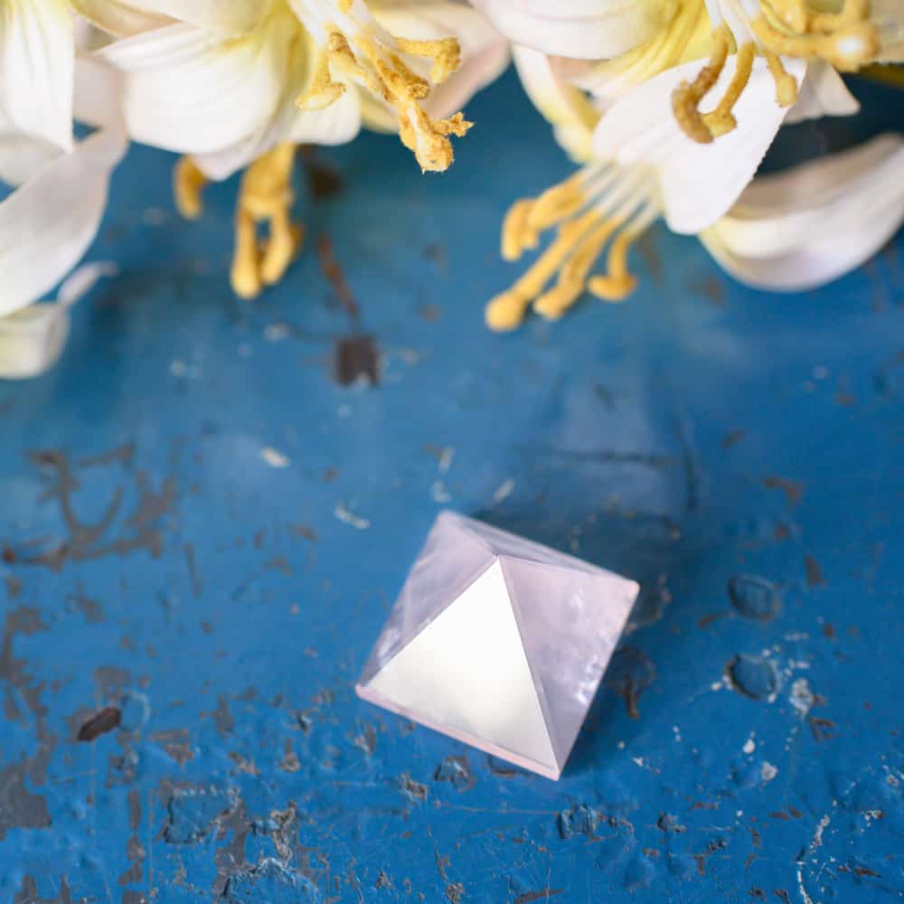 Edelsteen Piramide Roze Kwarts – 25 mm