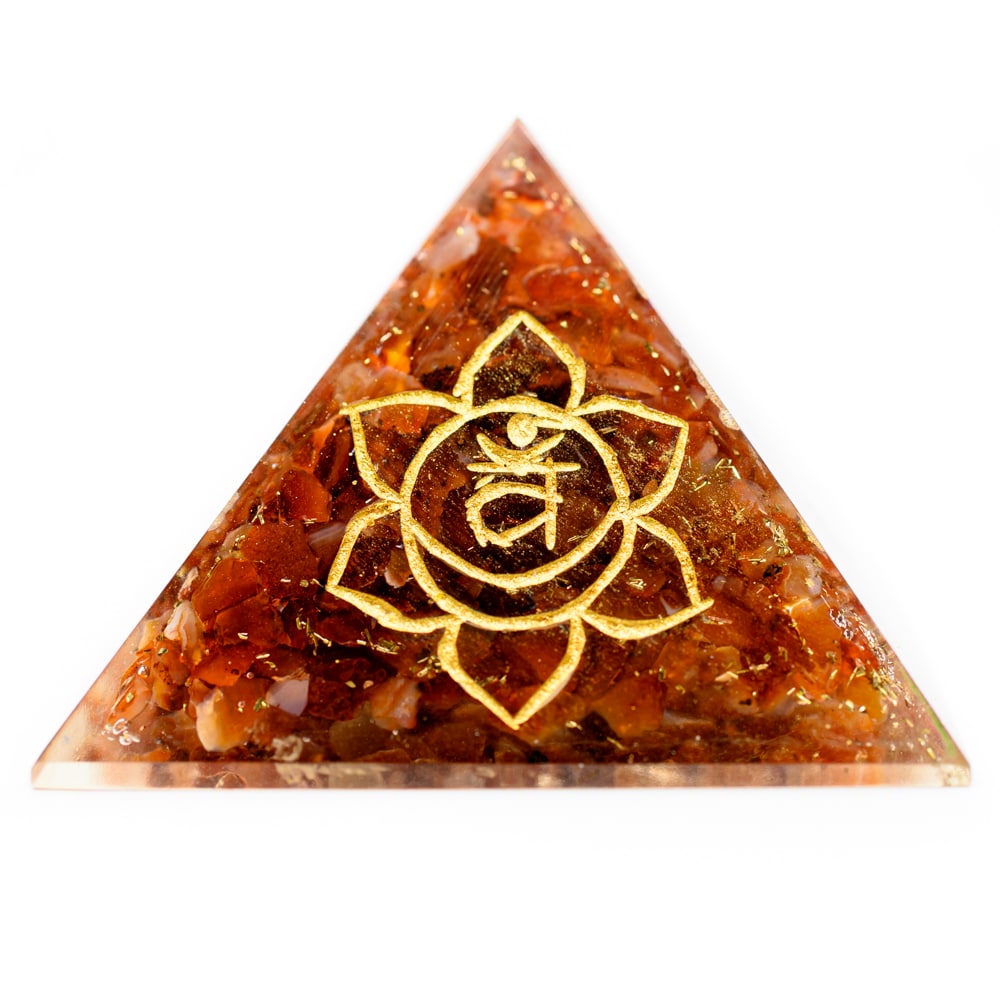 Orgonite Piramide Carneool – Heiligbeenchakra – (70 mm)