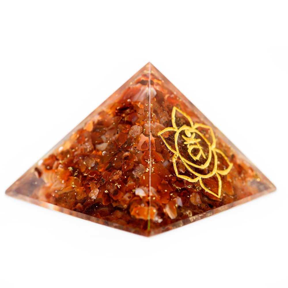 Orgonite Piramide Carneool – Heiligbeenchakra – (70 mm)