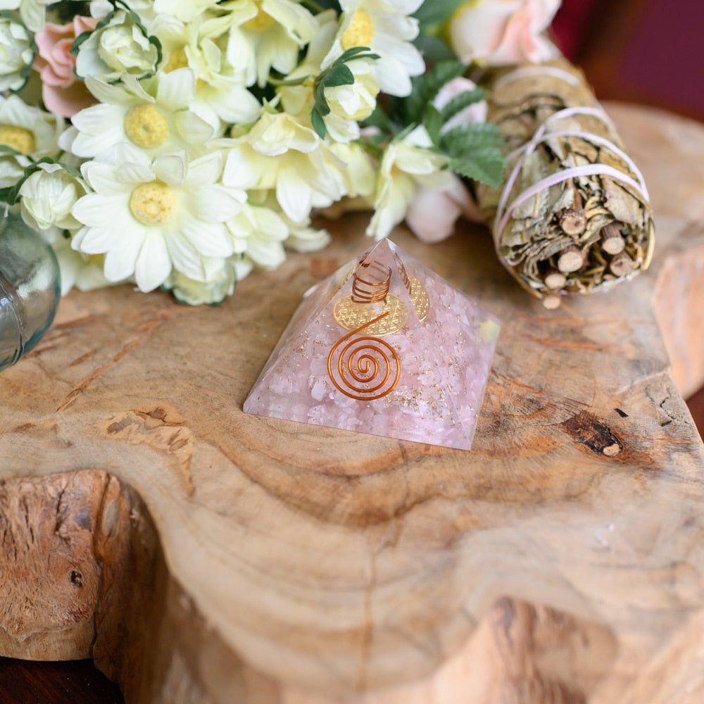 Orgonite Piramide Rozenkwarts – Flower of Life – (40 mm)