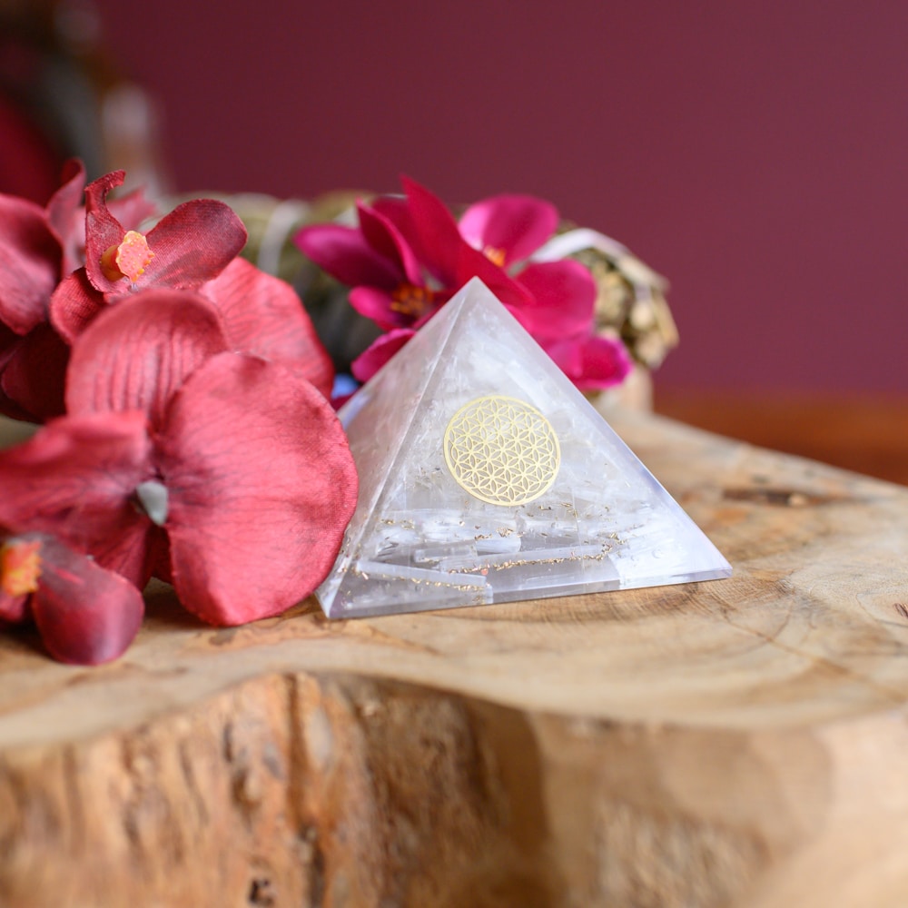 Orgonite Piramide Seleniet – Flower of Life – (70 mm)