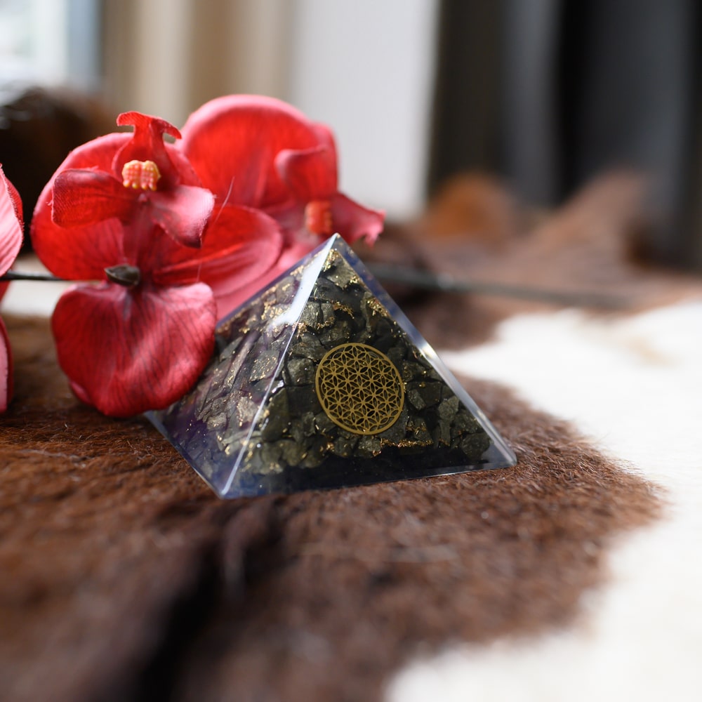 Orgonite Piramide Pyriet – Flower of Life – (70 mm)