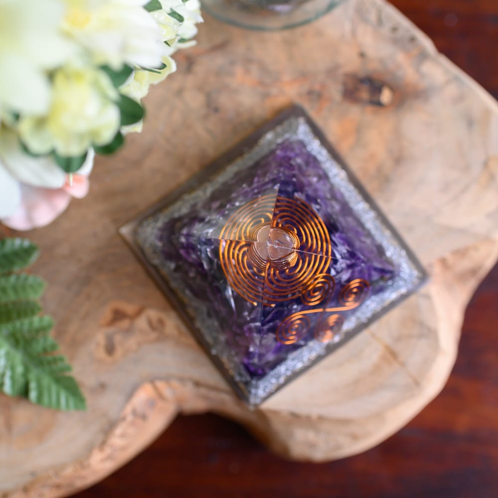 Orgonite Piramide Amethist – Vastu – (70 mm)