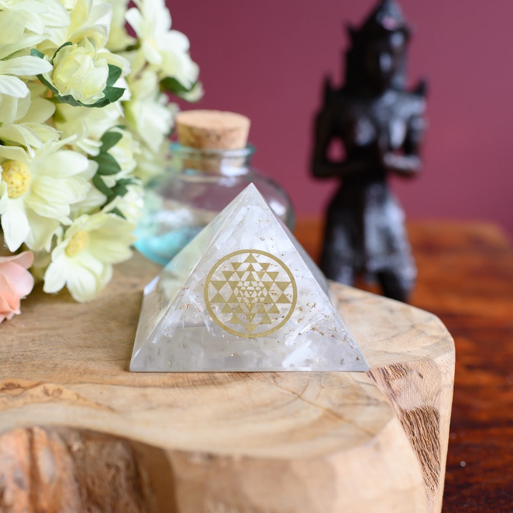 Orgonite Piramide Seleniet – Sri Yantra – (70 mm)