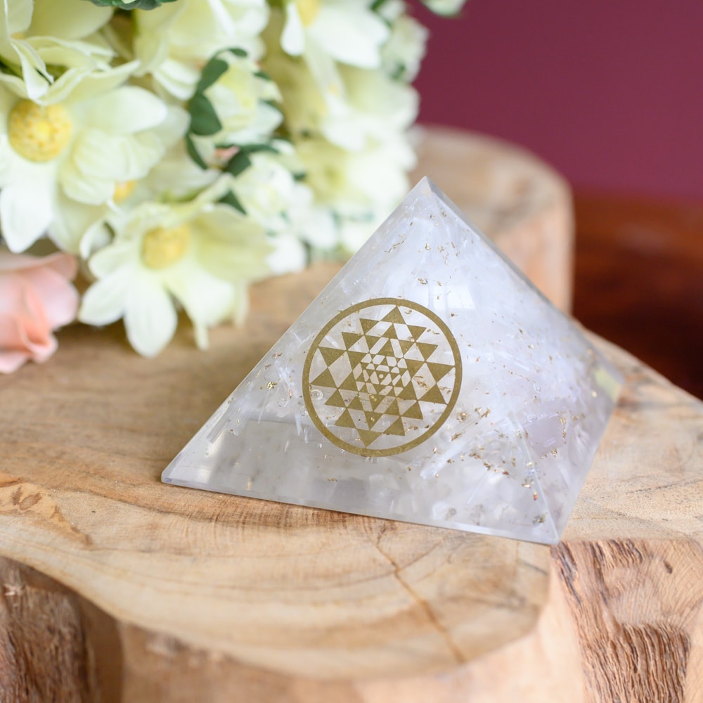 Orgonite Piramide Seleniet – Sri Yantra – (70 mm)