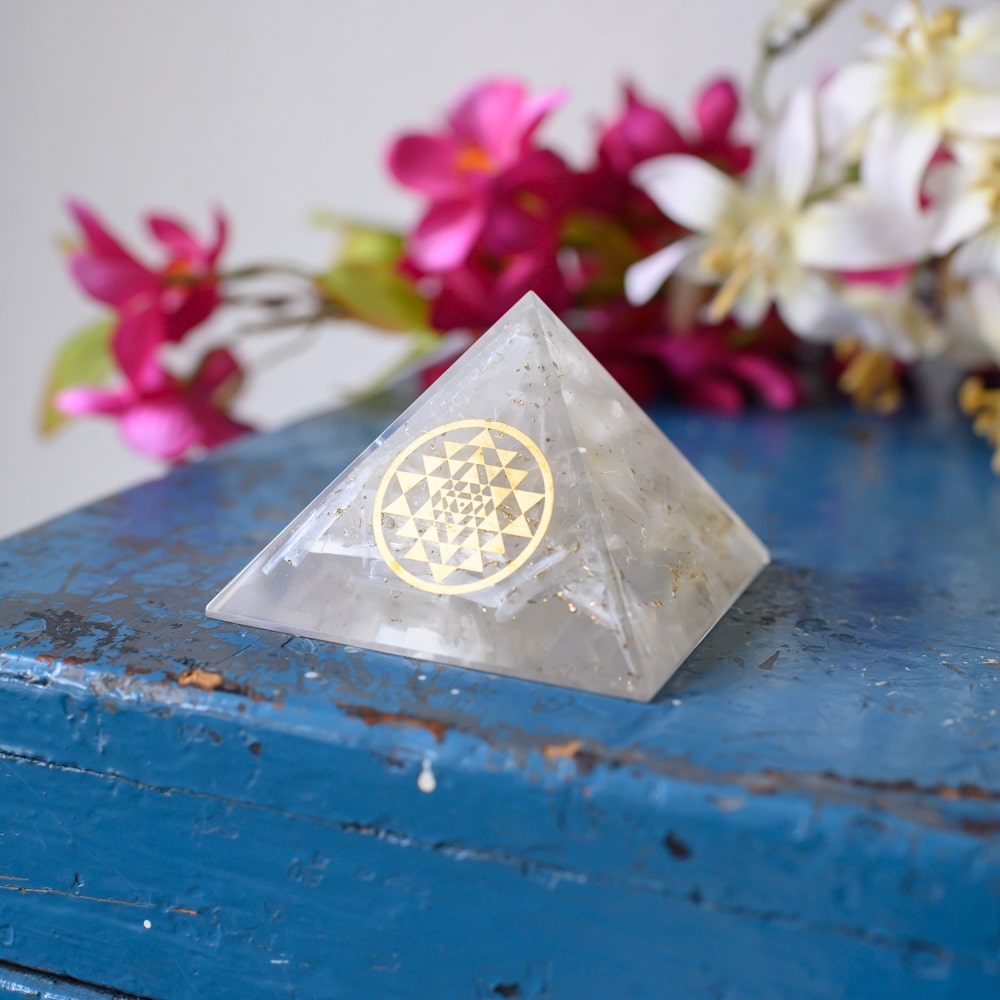 Orgonite Piramide Seleniet – Sri Yantra – (70 mm)