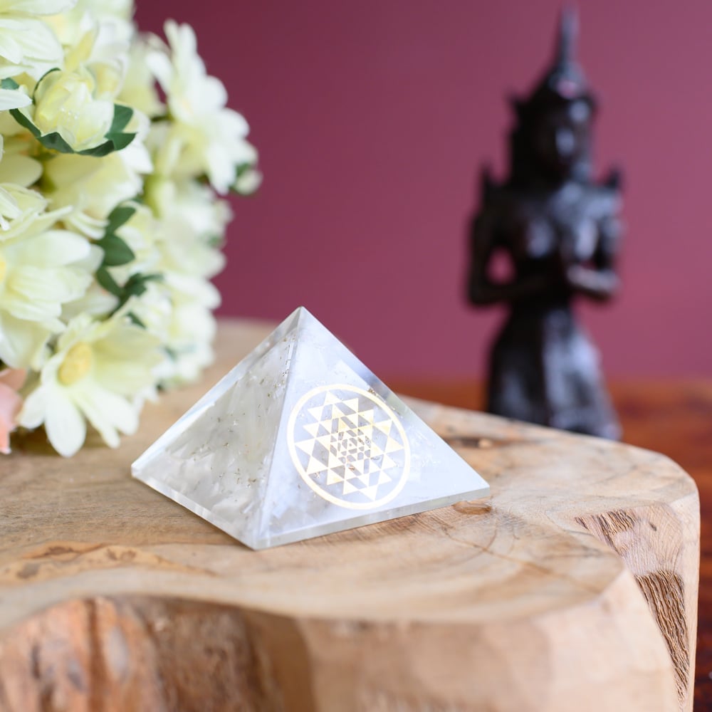 Orgonite Piramide Seleniet – Sri Yantra – (40 mm)