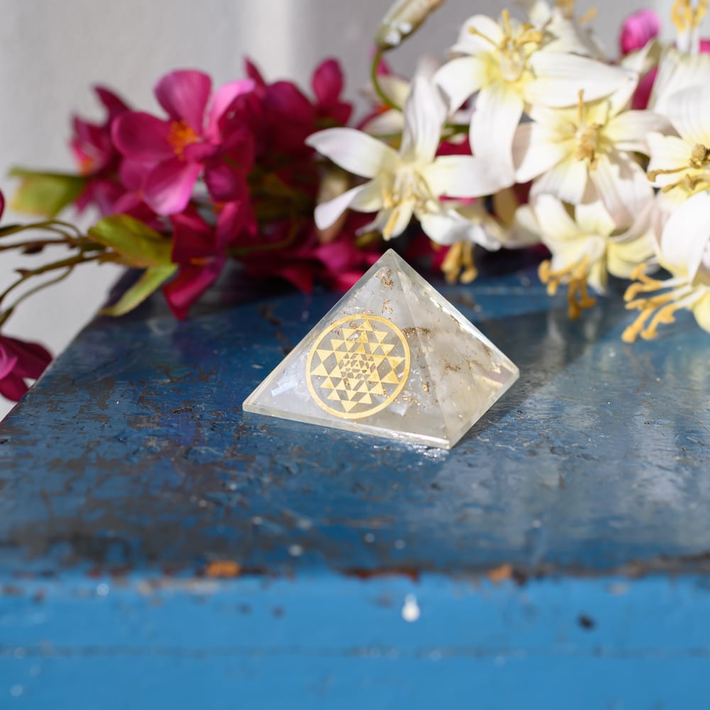Orgonite Piramide Seleniet – Sri Yantra – (40 mm)