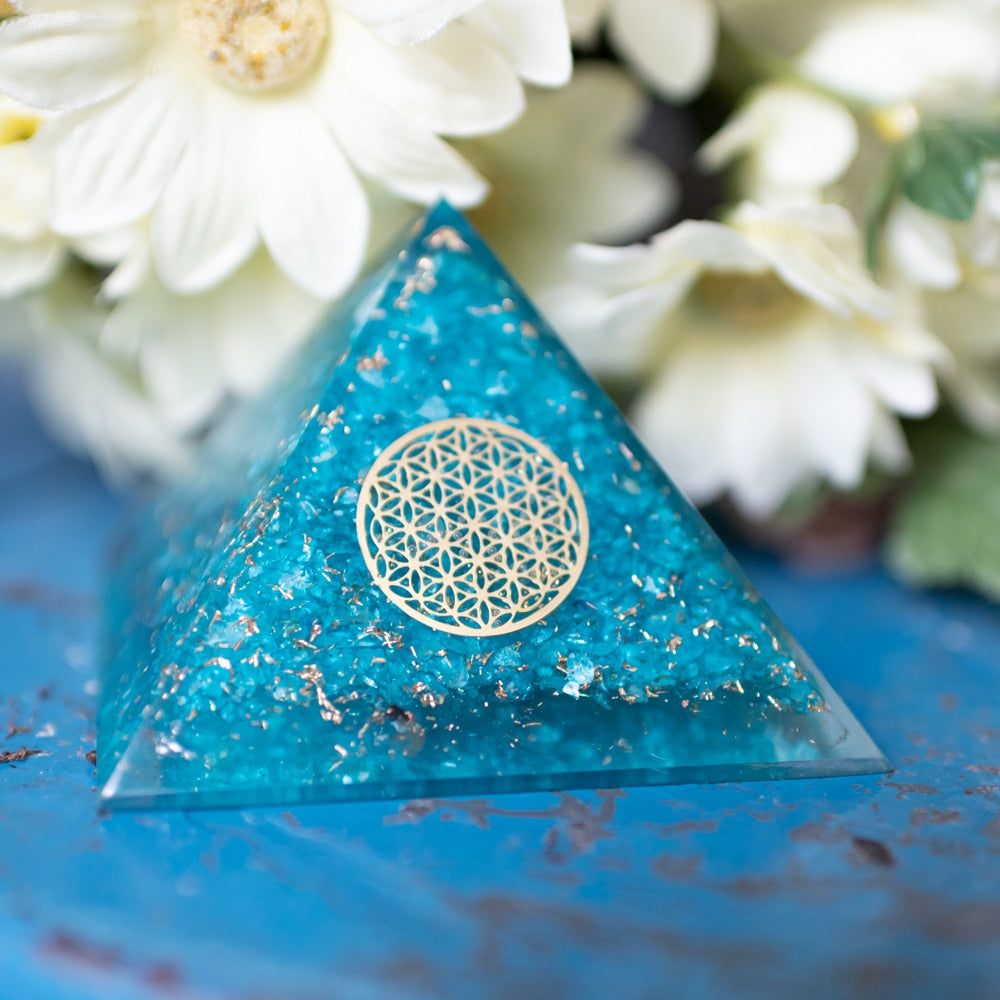 Orgonite Piramide Blauwe Topaas – Flower of Life – (70 mm)
