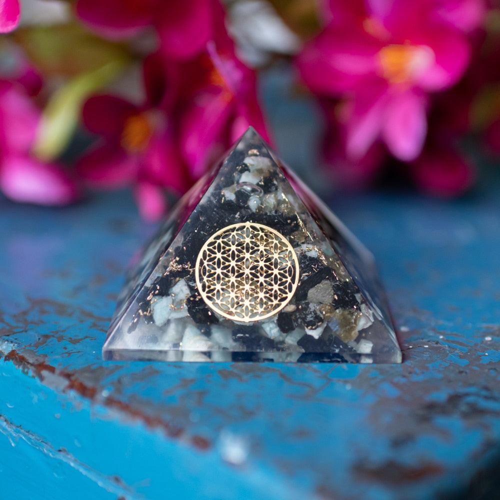 Orgonite Piramide Chrysocolla – Flower of Life – (40 mm)