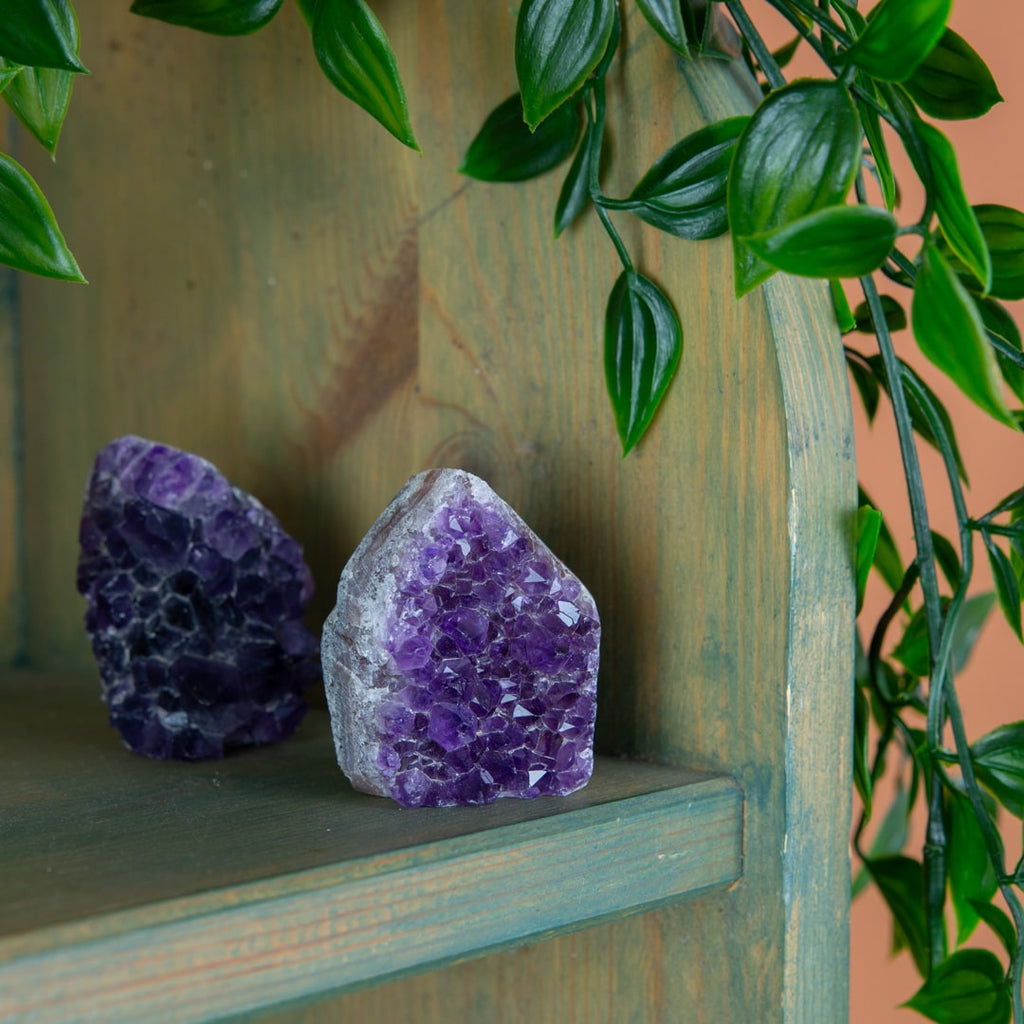 Ruwe Donkere Amethist Edelsteen Geode Staand 20 – 50 mm