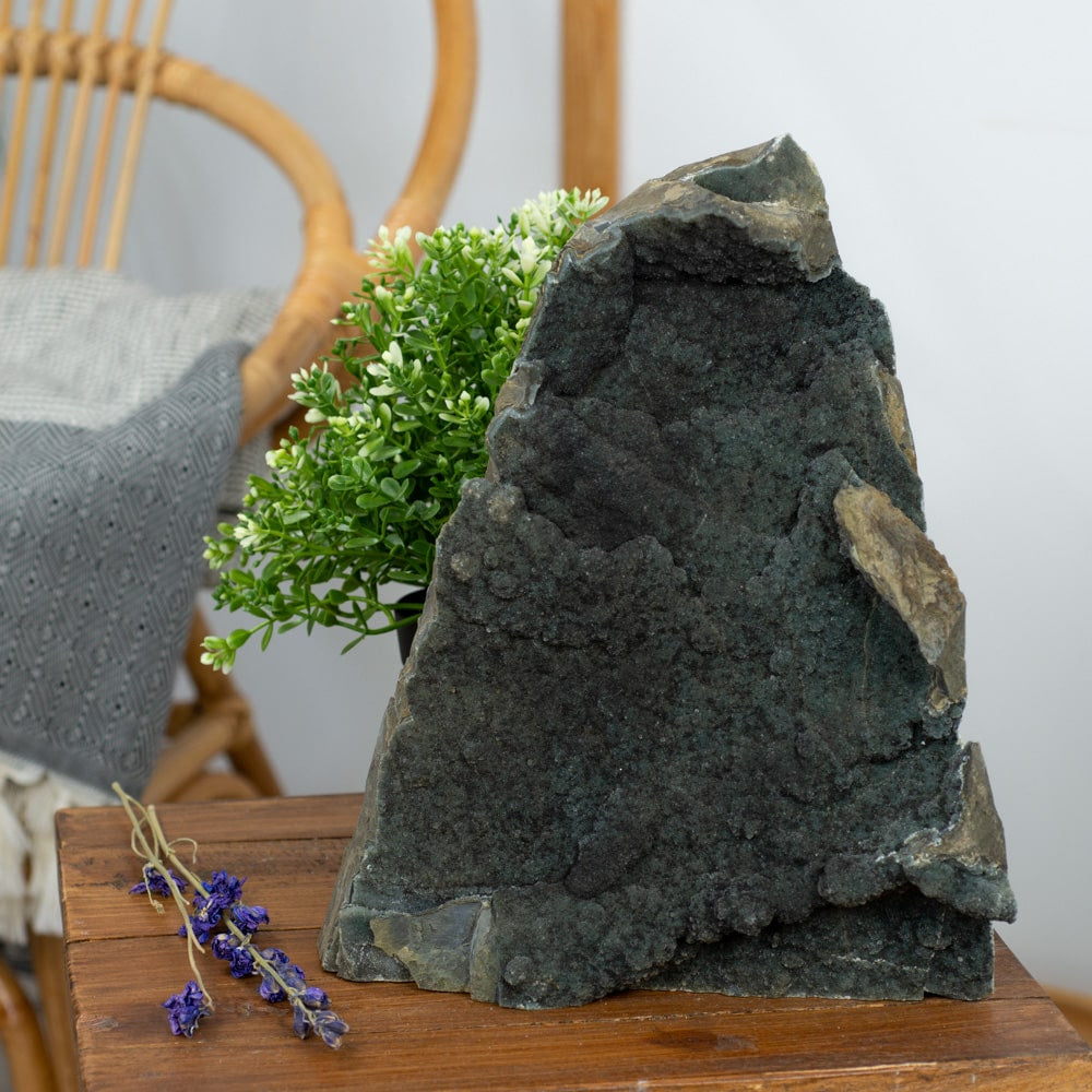 Ruwe Zwarte Amethist Edelsteen Geode Staand 3500 gr