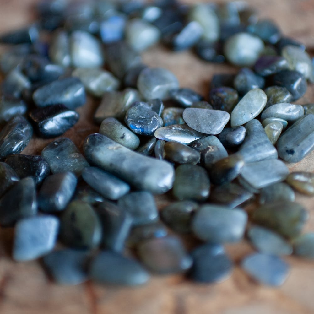 Trommelstenen Labradoriet (5 to 10 mm) – 100 gram