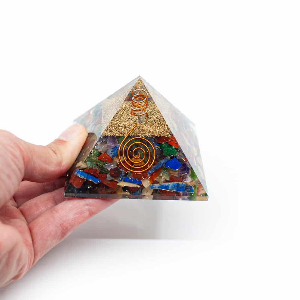 Orgonite Piramide Chakra met Bergkristal Punt (70 mm)