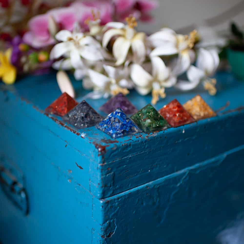 7 Chakra Orgonite Mini Piramide Set (25 mm)