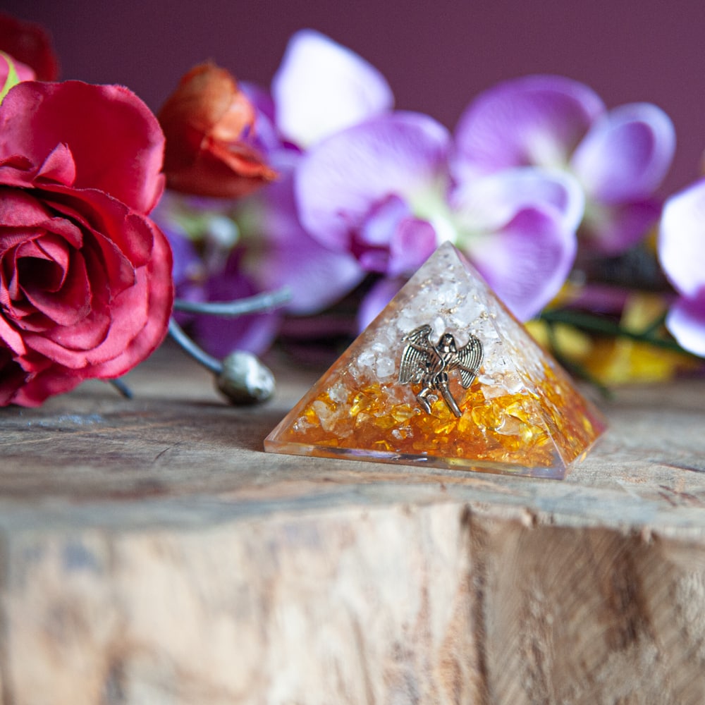 Orgonite Piramide Citrien – Engel – (70 mm)