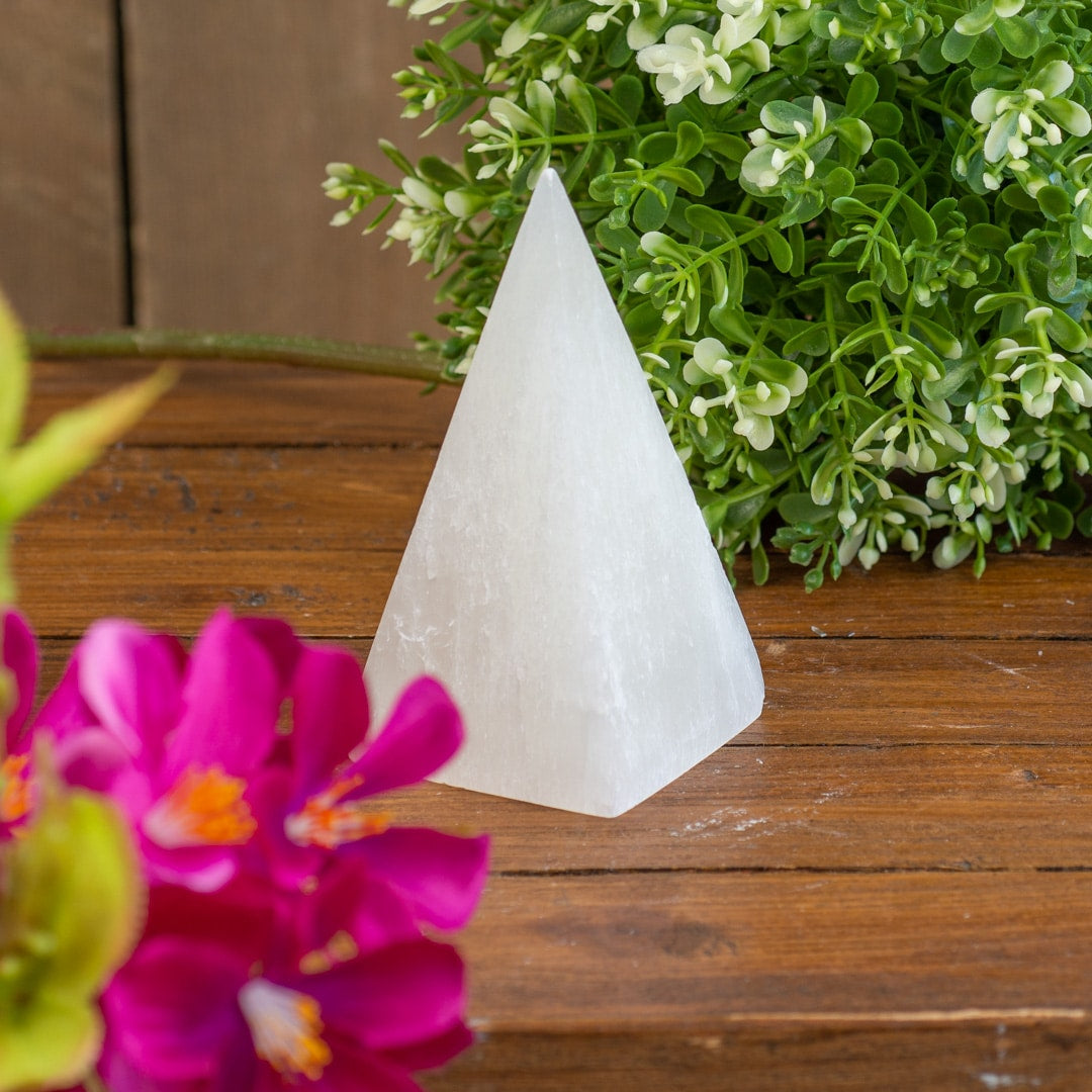Edelsteen Seleniet Piramide – 10 cm