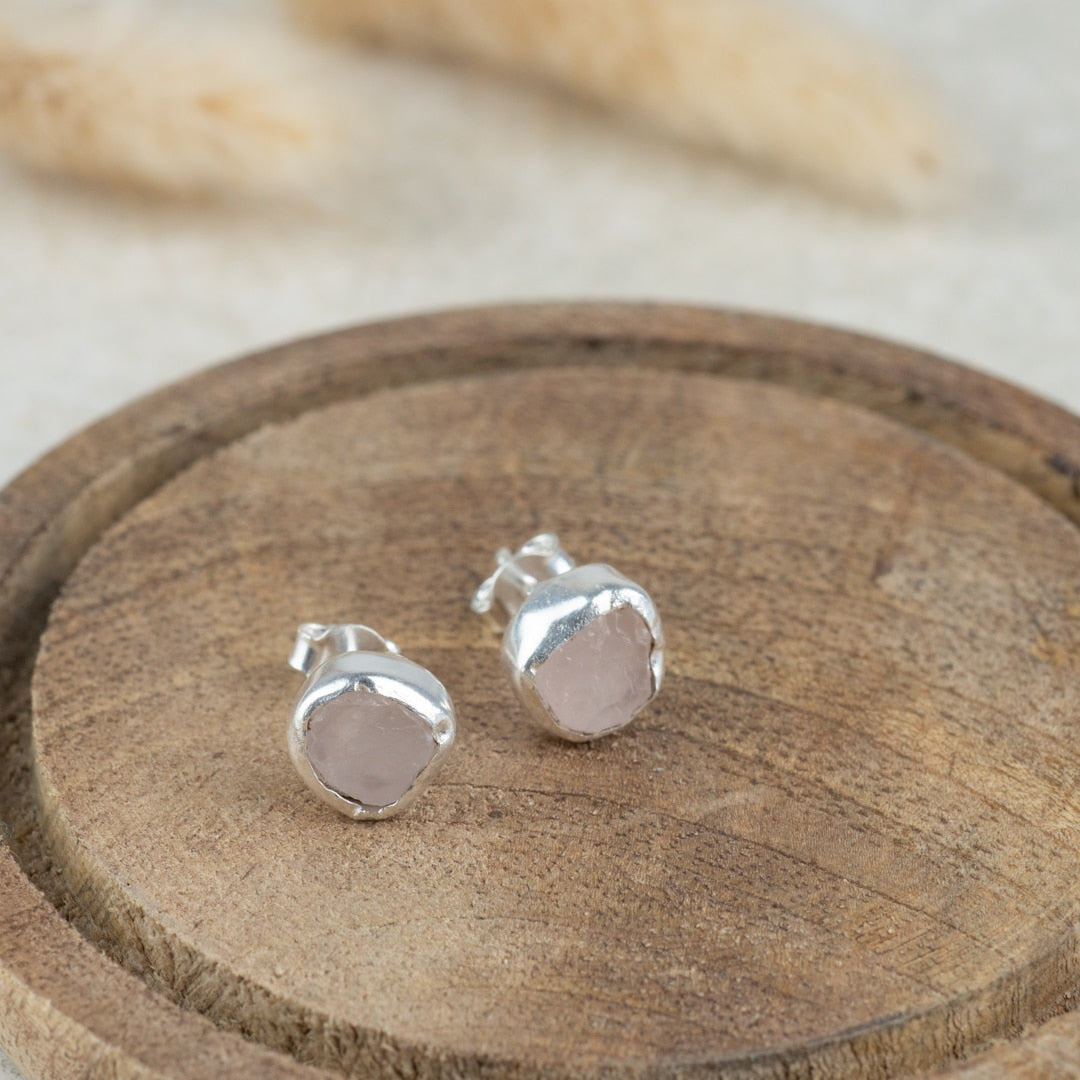 Geboortesteen Oorstekers Oktober Ruwe Rozenkwarts – 925 Zilver