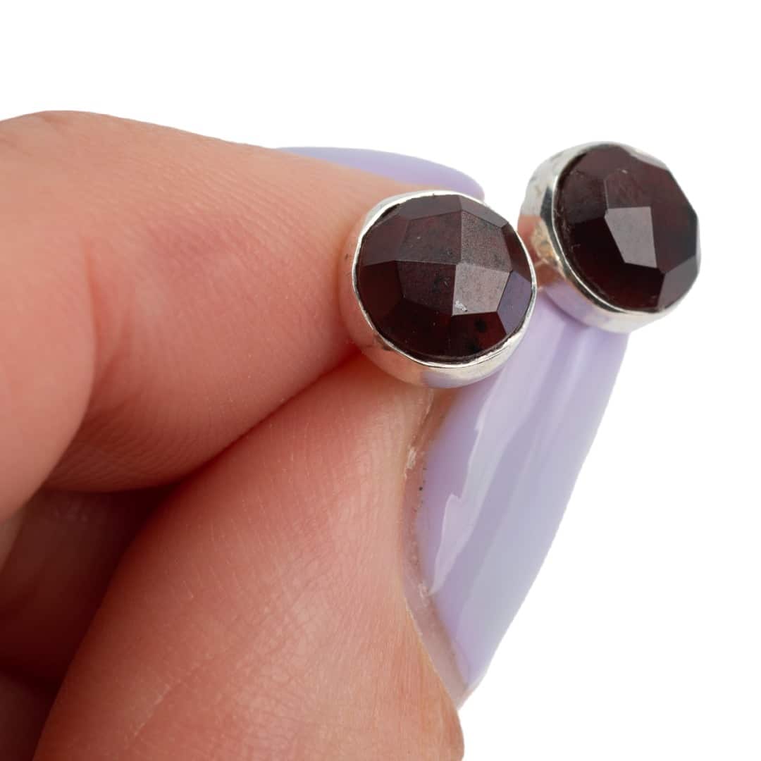 Geboortesteen Oorstekers Januari Luxe Facet Granaat – 925 Zilver