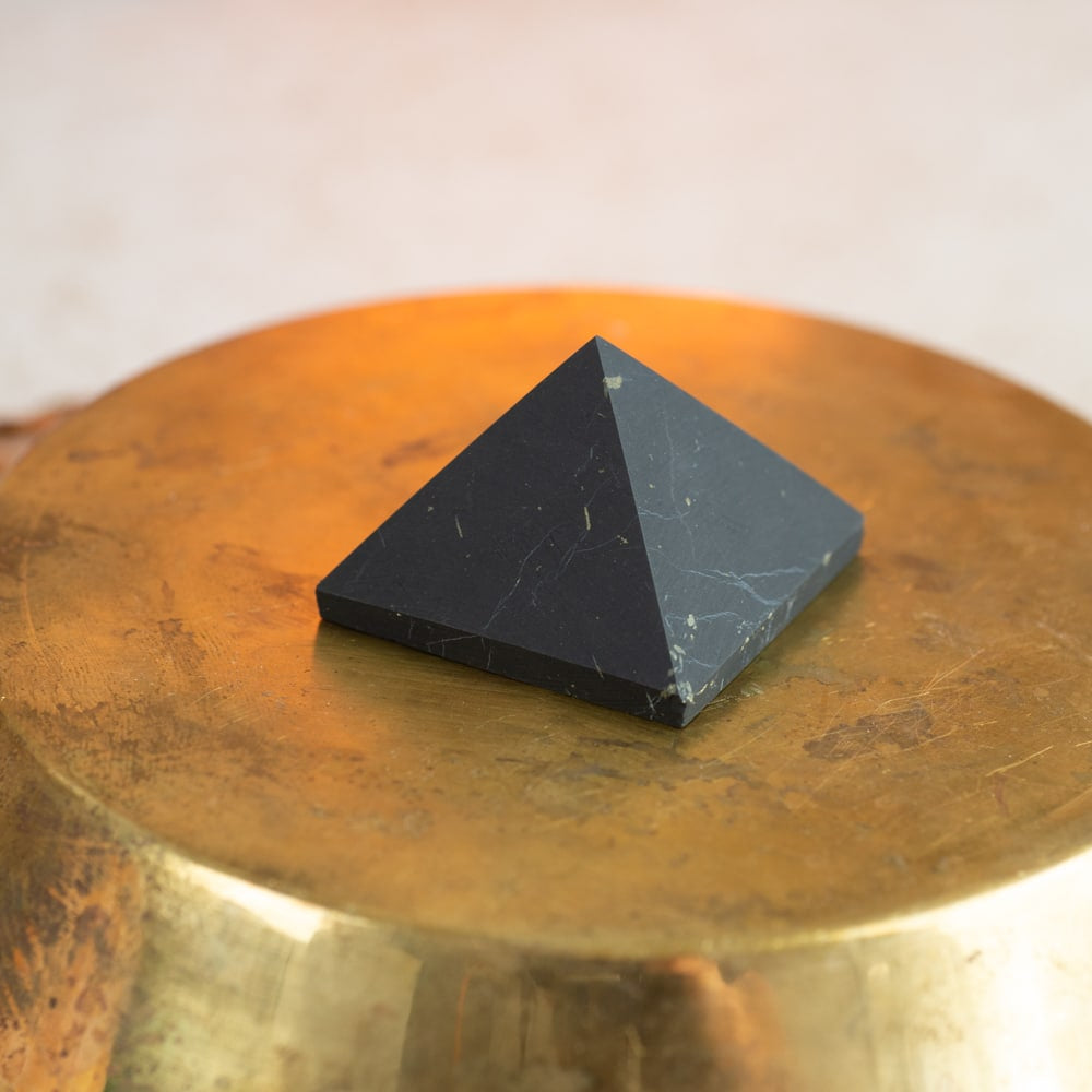 Edelsteen Piramide Shungiet Ongepolijst – 30 mm