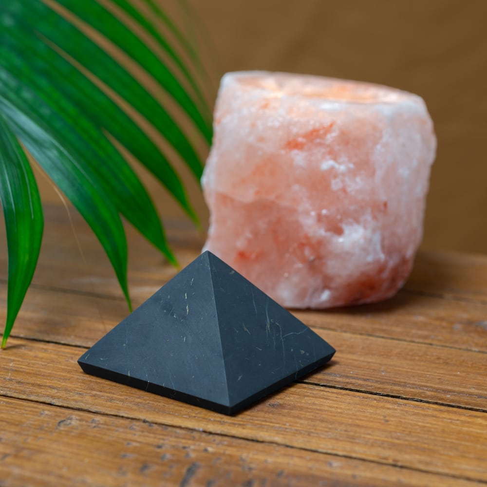 Edelsteen Piramide Shungiet Ongepolijst – 50 mm