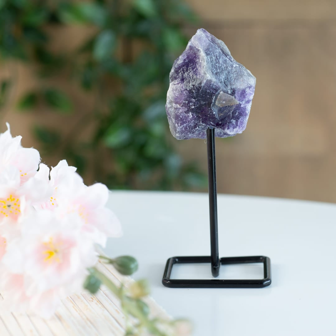 Ruwe Edelsteen Amethist op Metalen Standaard voor Spiritualiteit (12 cm)