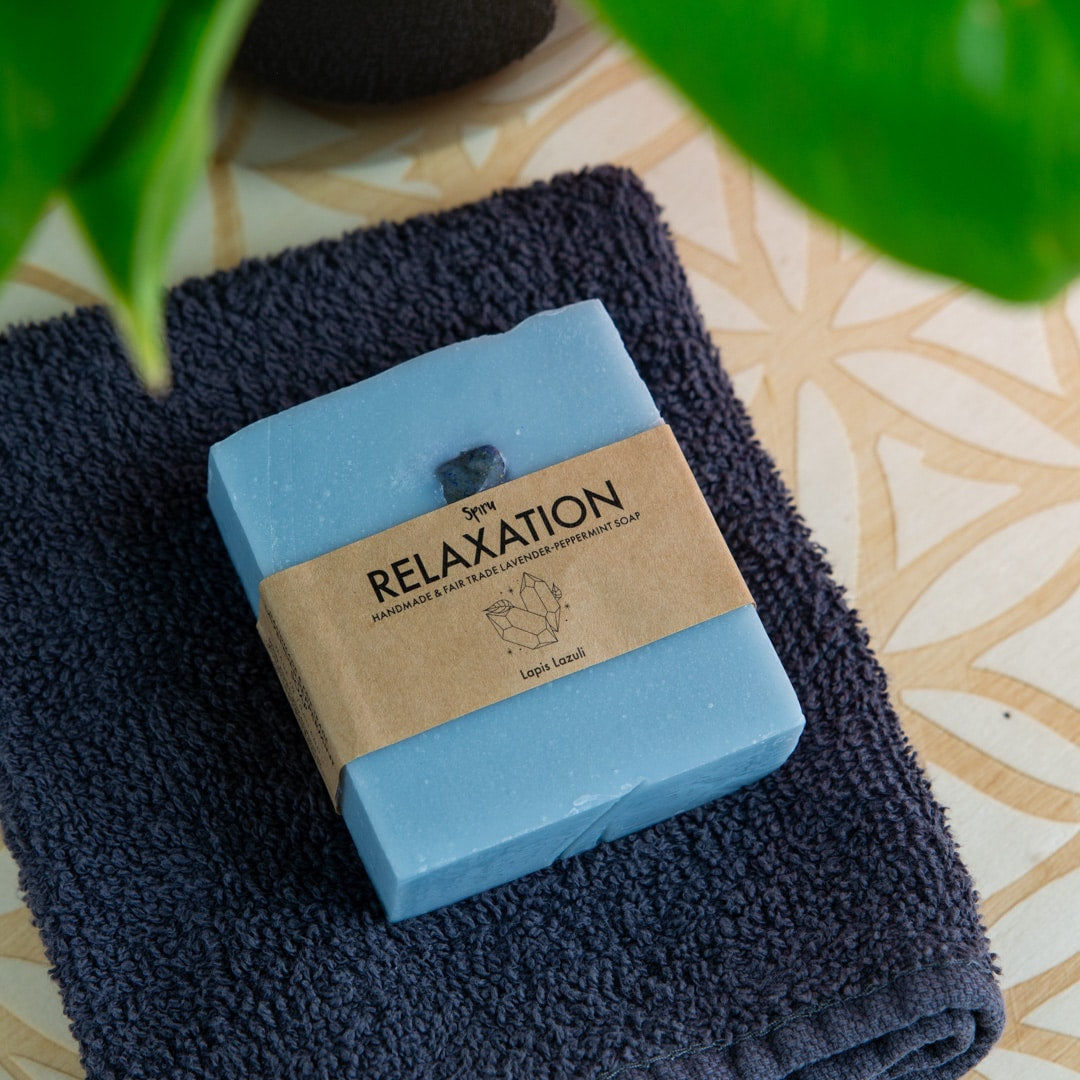 Spiru Fair Trade Edelsteen Zeep – Lavendel-Pepermunt & Lapis Lazuli – Relaxation (100 gram)
