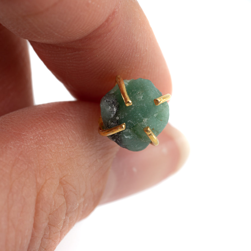 Edelsteen Oorstekers Ruwe Smaragd – 925 Zilver & Verguld