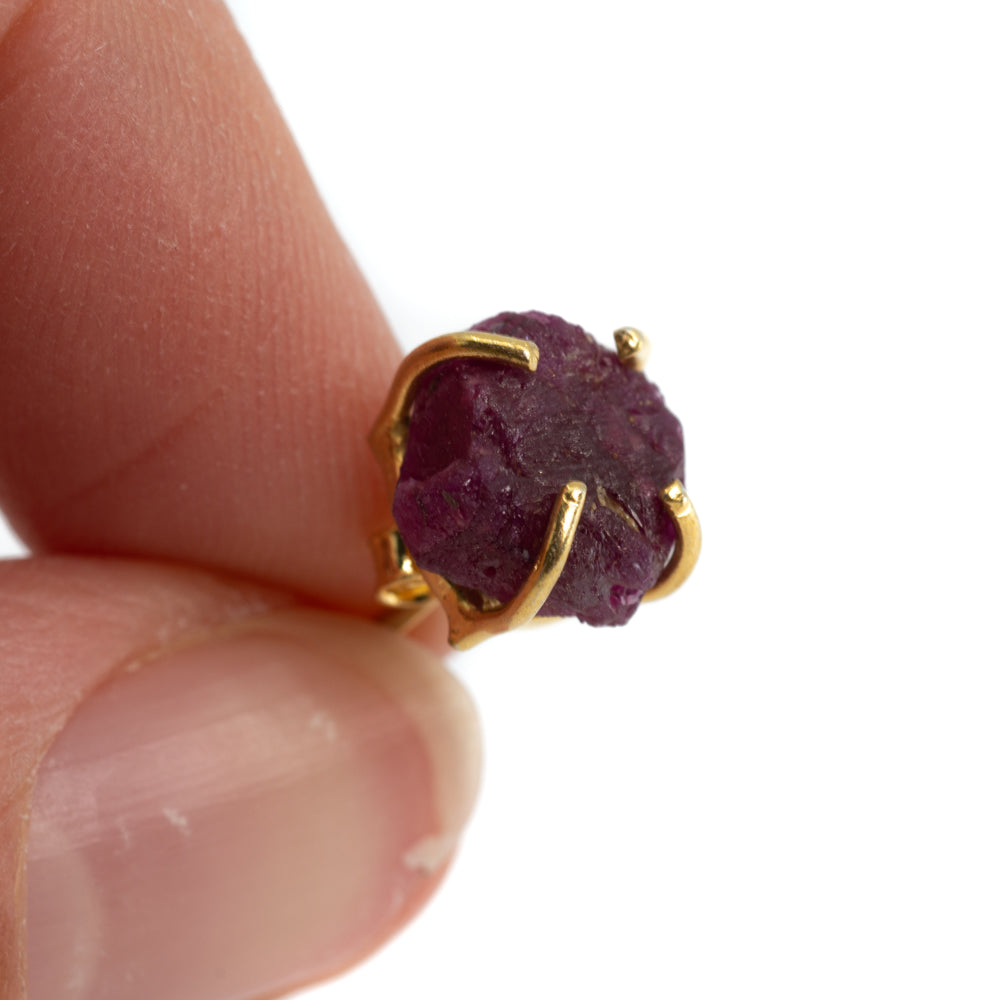 Edelsteen Oorstekers Ruwe Robijn – 925 Zilver & Verguld