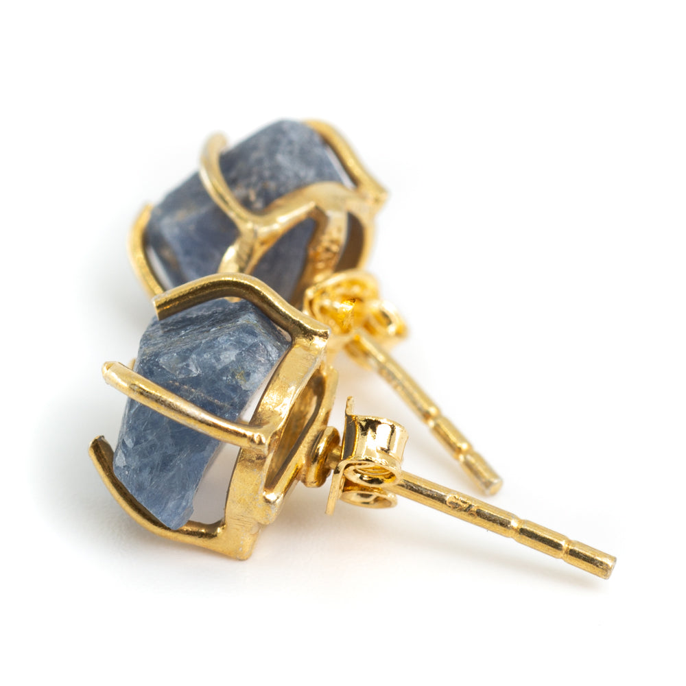 Edelsteen Oorstekers Ruwe Saffier – 925 Zilver & Verguld