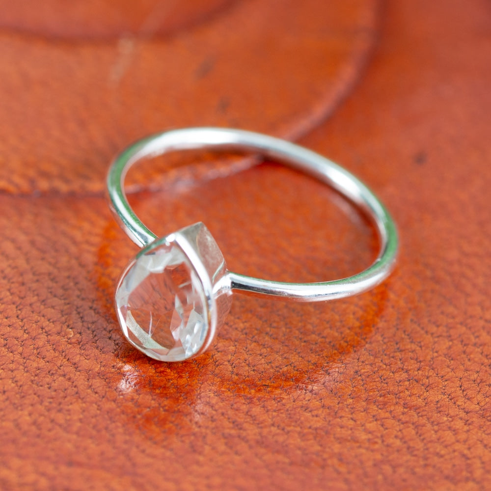 Edelsteen Ring Bergkristal – 925 Zilver – Peervorm (Maat 17)