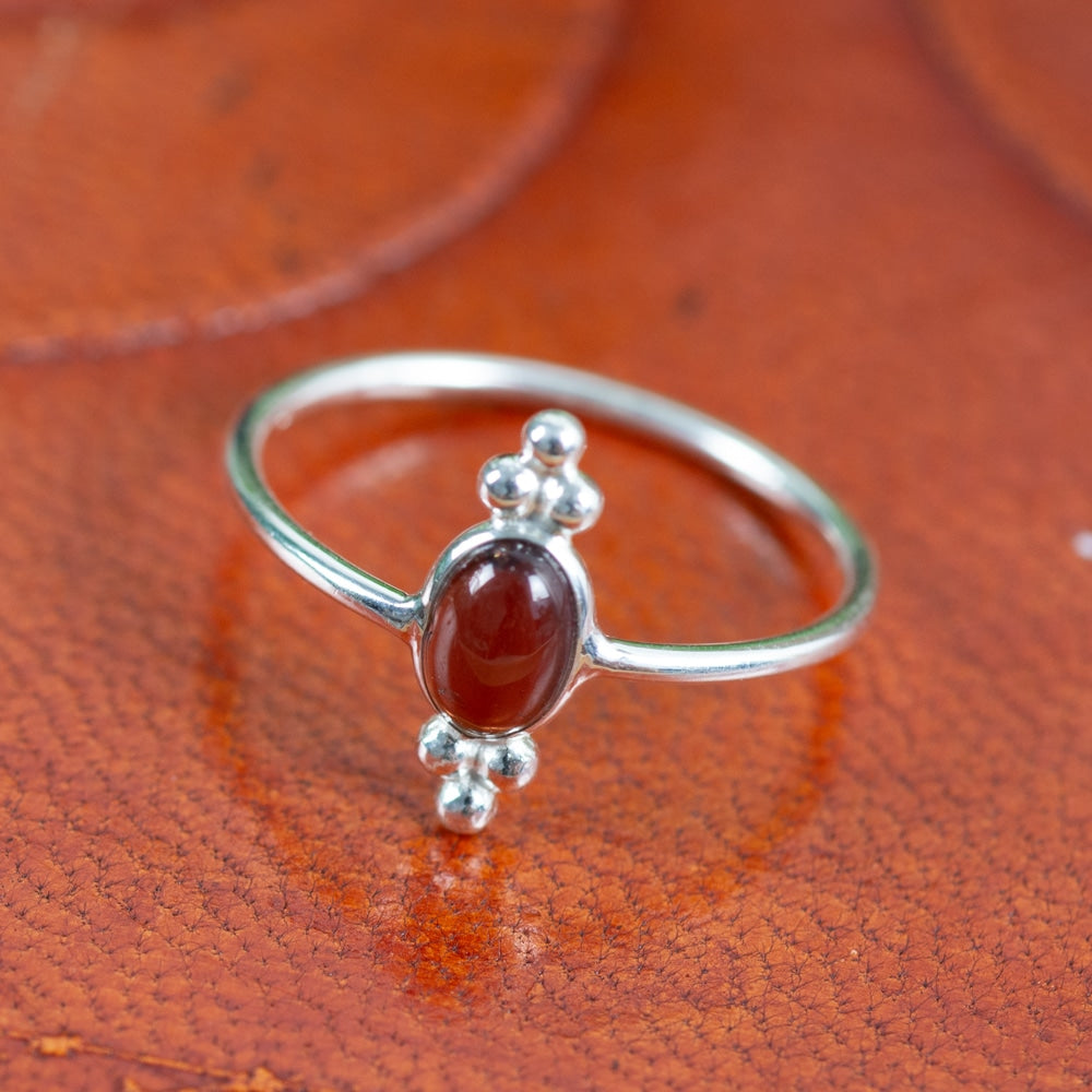 Edelsteen Ring Granaat – 925 Zilver – Fancy (Maat 17)