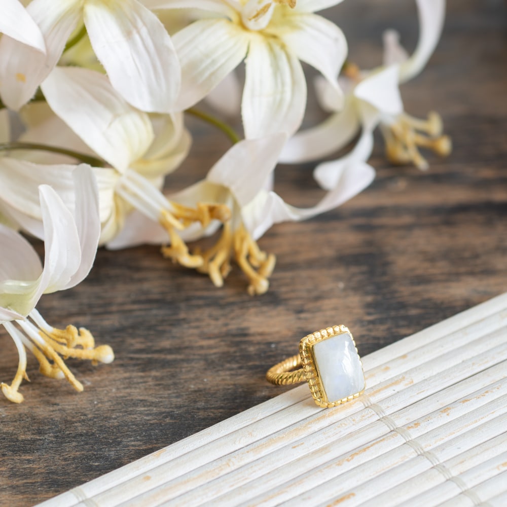 Edelsteen Ring Regenboog Maansteen 925 Zilver & Verguld “Kasasha” (Maat 17)