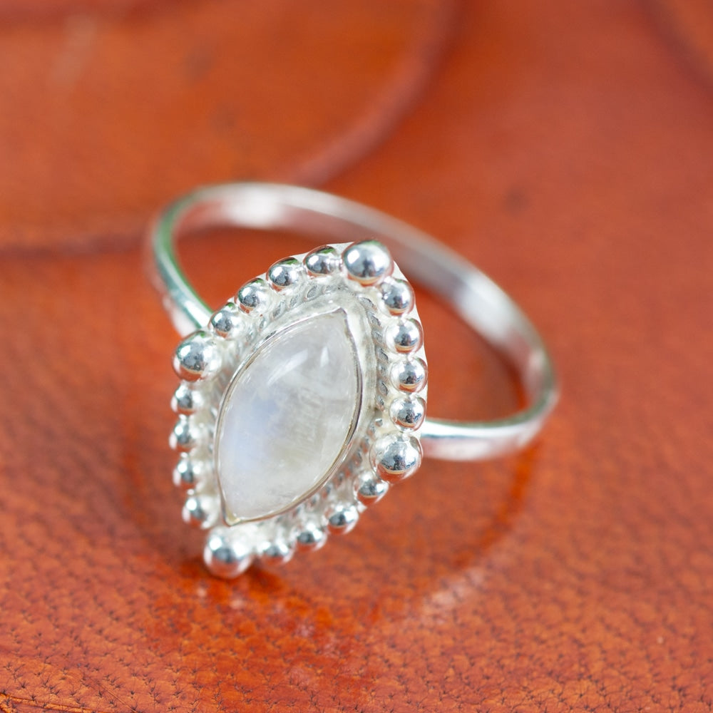 Edelsteen Ring Regenboog Maansteen – 925 Zilver (Maat 17)