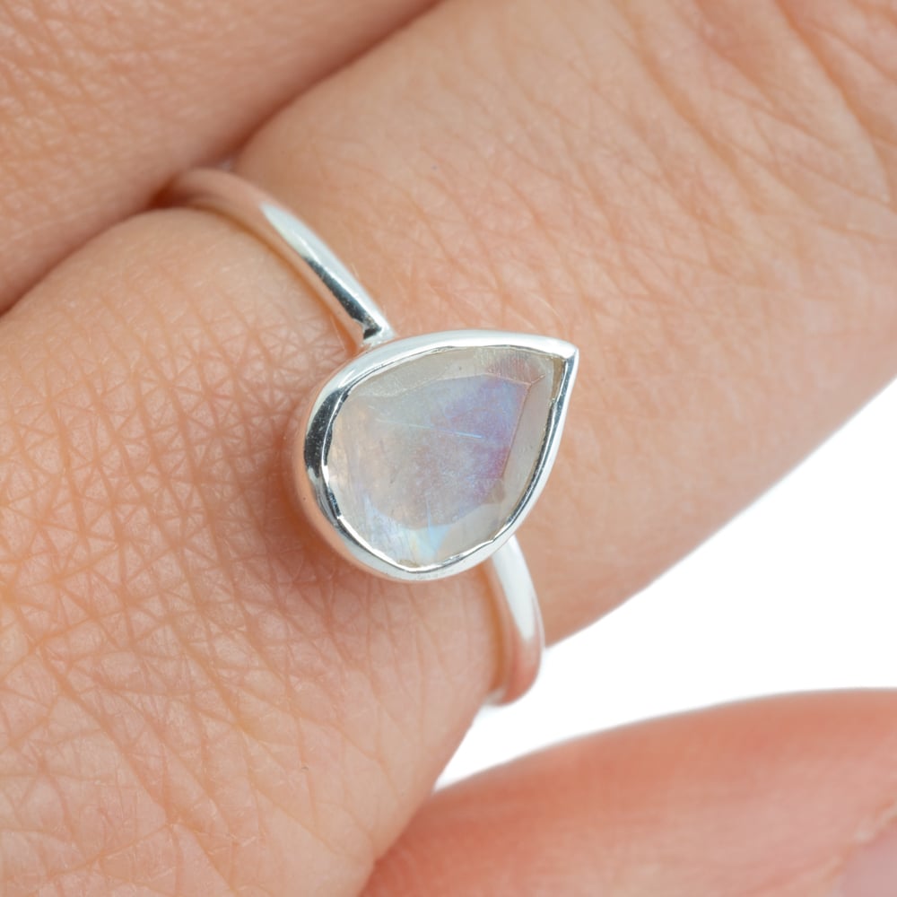 Edelsteen Ring Regenboog Maansteen – 925 Zilver – Peervorm (Maat 17)
