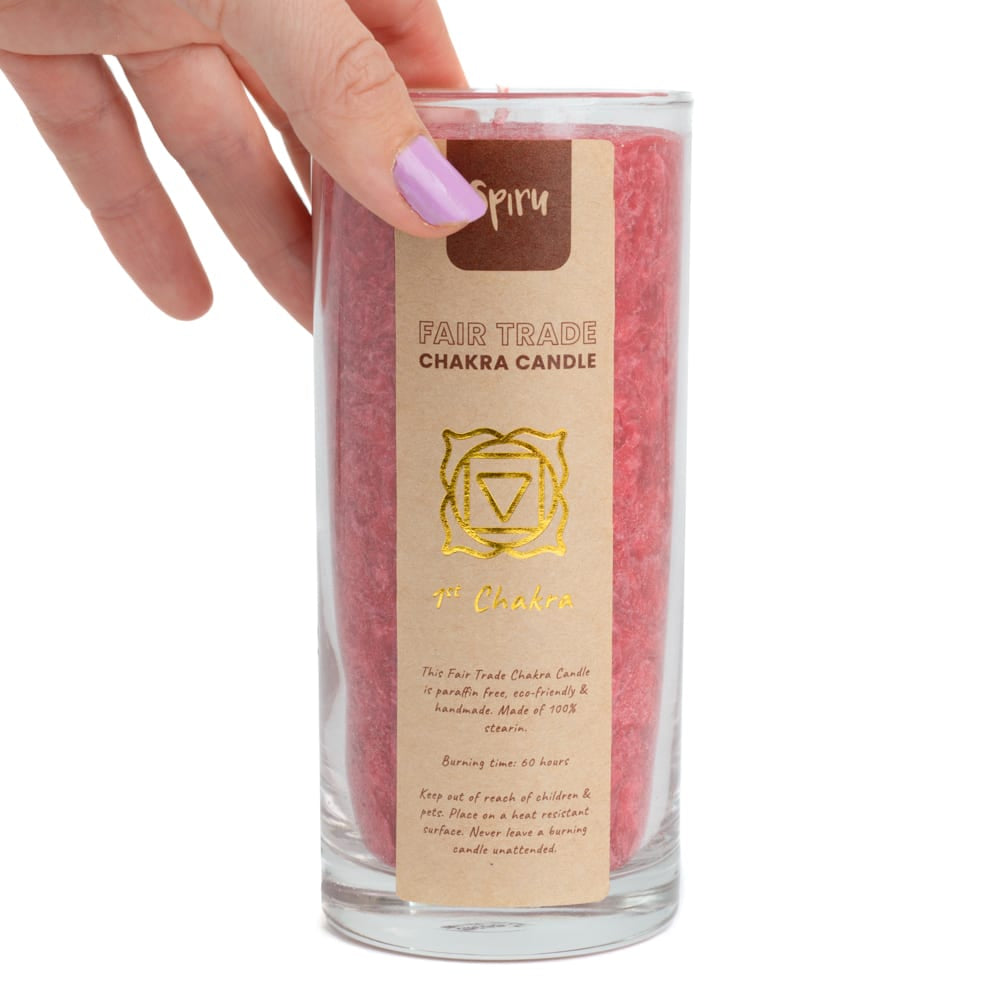 Fair Trade Wortel Chakra (1e) Stearine Kaars in Glas – Rood (60 Branduren)
