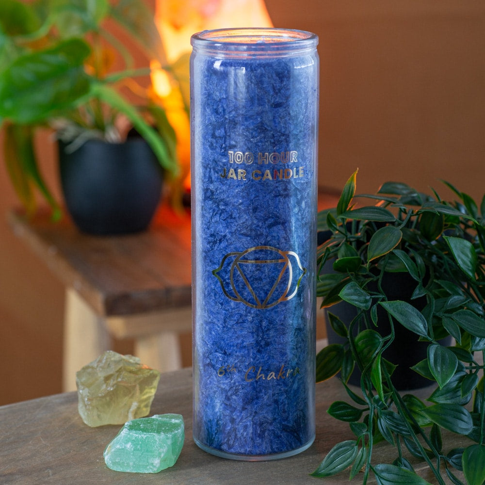 Fair Trade Derde Oog Chakra (6e) Stearine Kaars in Glas – Indigo (100 Branduren)