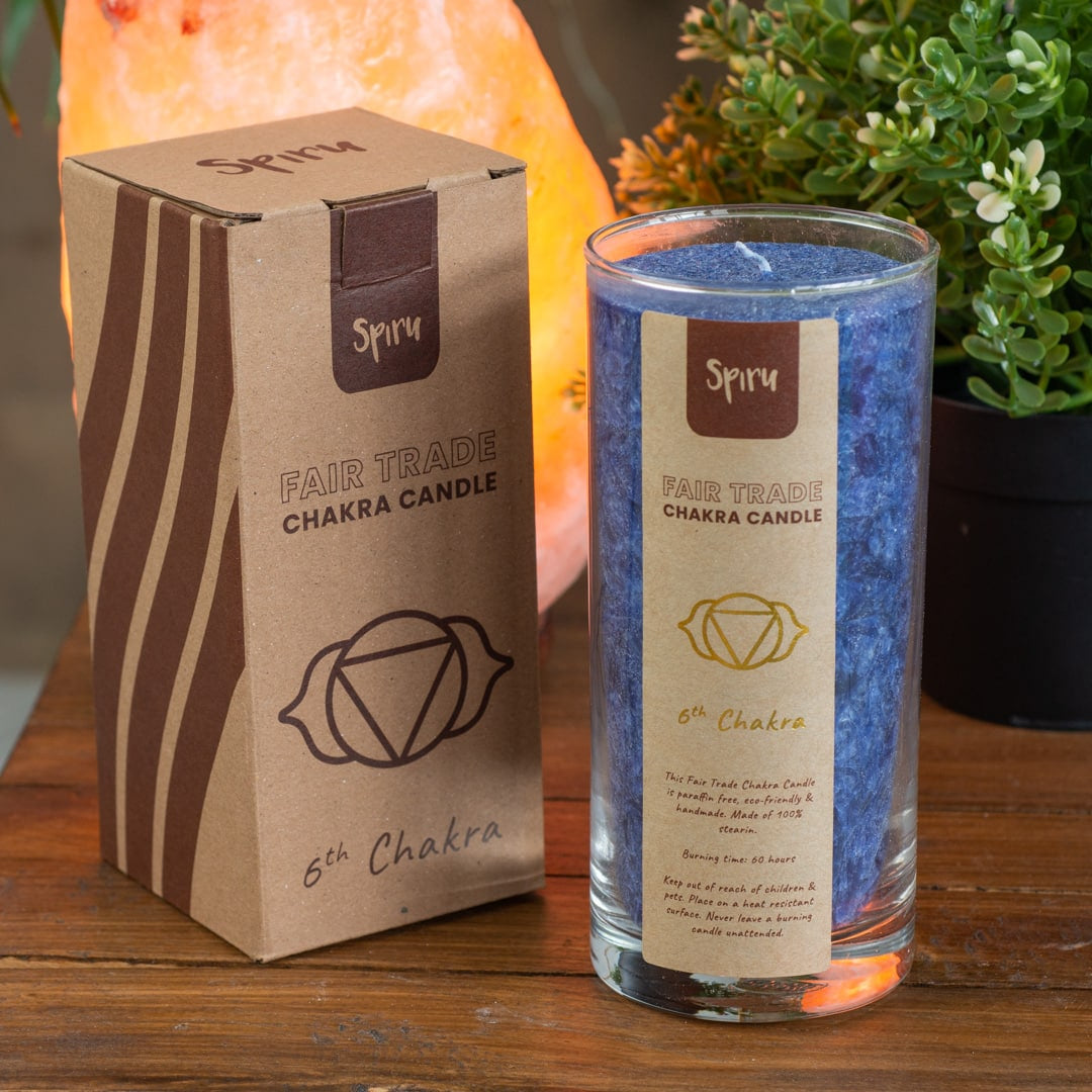 Fair Trade Derde Oog Chakra (6e) Stearine Kaars in Glas – Indigo (60 Branduren)