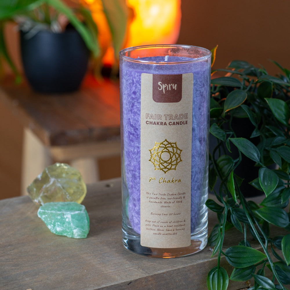 Fair Trade Kruin Chakra (7e) Stearine Kaars in Glas – paars (60 Branduren)