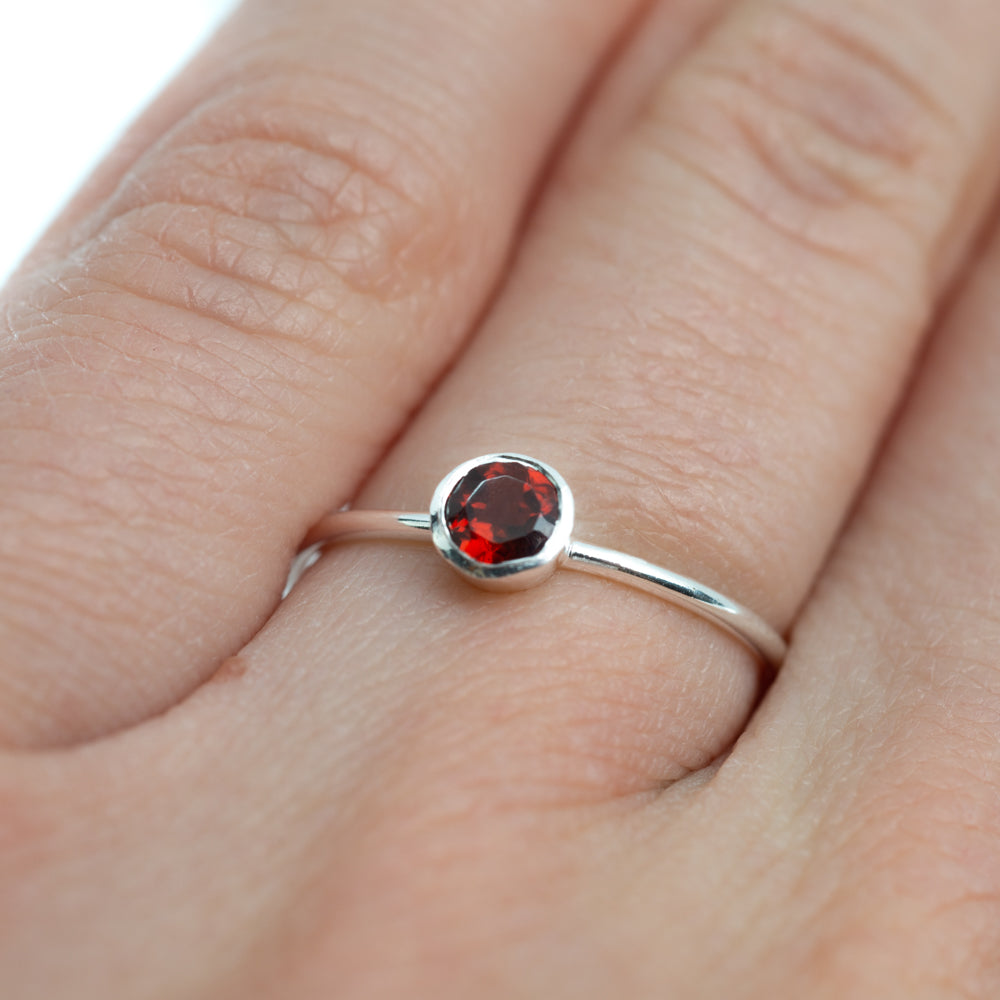Geboortesteen Ring Granaat Januari – 925 Zilver – Zilverkleurig (Maat 17)