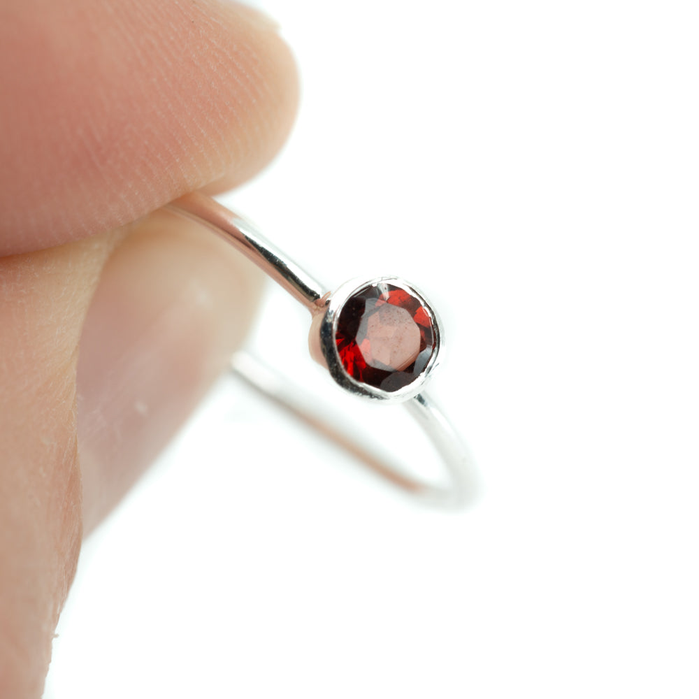 Geboortesteen Ring Granaat Januari – 925 Zilver – Zilverkleurig (Maat 17)