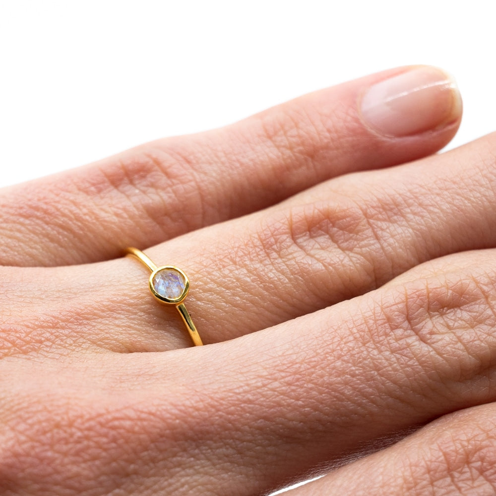 Geboortesteen Ring Maansteen Juni – 925 Zilver Verguld (Maat 17)