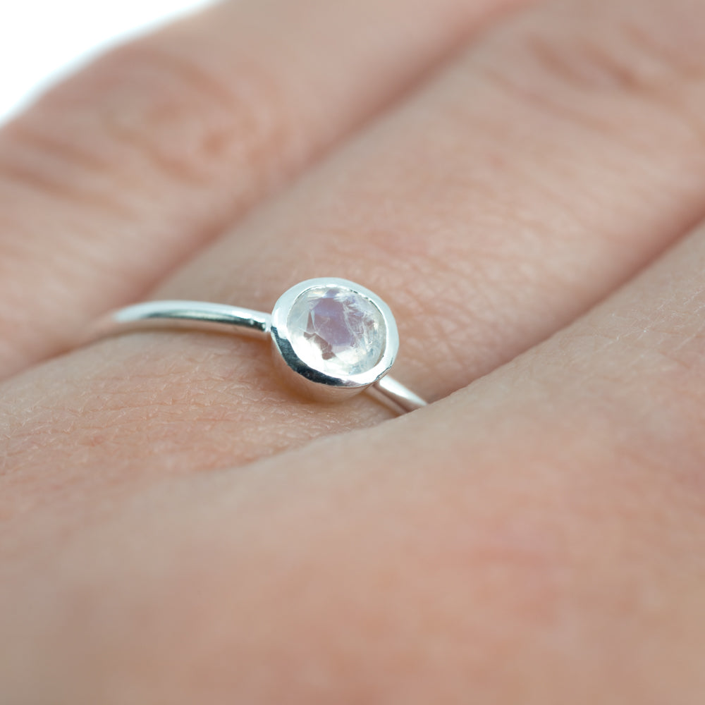 Geboortesteen Ring Maansteen Juni – 925 Zilver – Zilverkleurig (Maat 17)