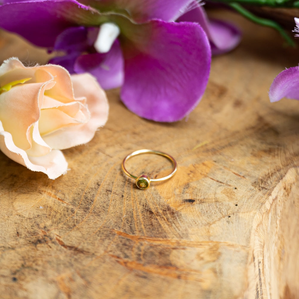 Geboortesteen Ring Peridoot Augustus – 925 Zilver Verguld (Maat 17)