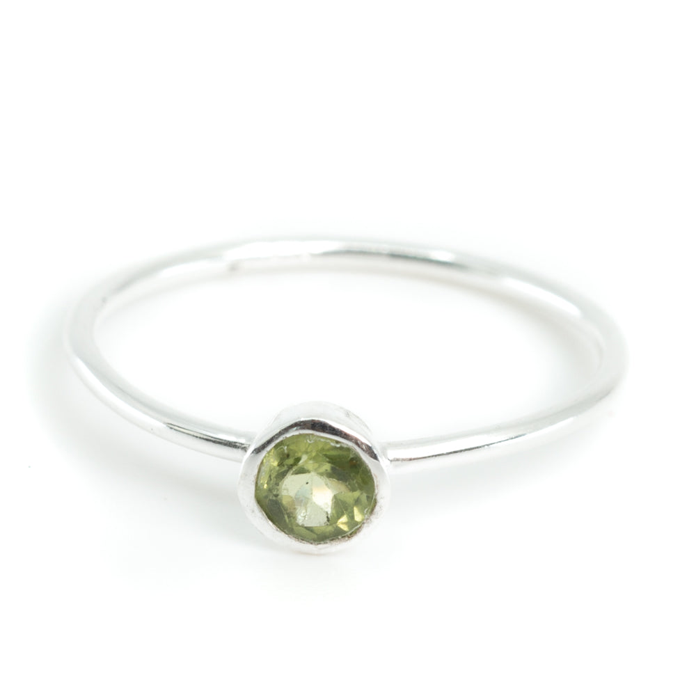 Geboortesteen Ring Peridoot Augustus – 925 Zilver – Zilverkleurig (Maat 17)