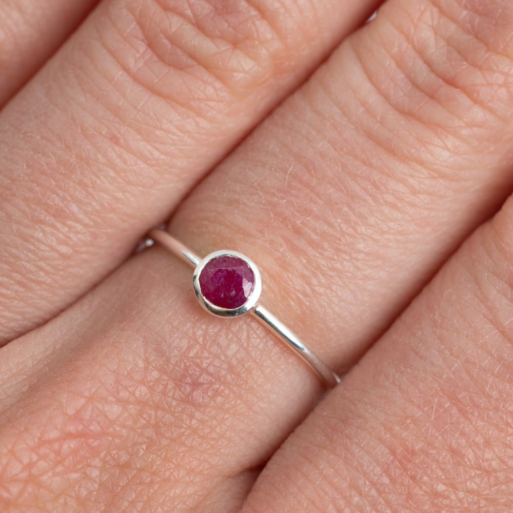 Geboortesteen Ring Robijn Juli – 925 Zilver – Zilverkleurig (Maat 17)