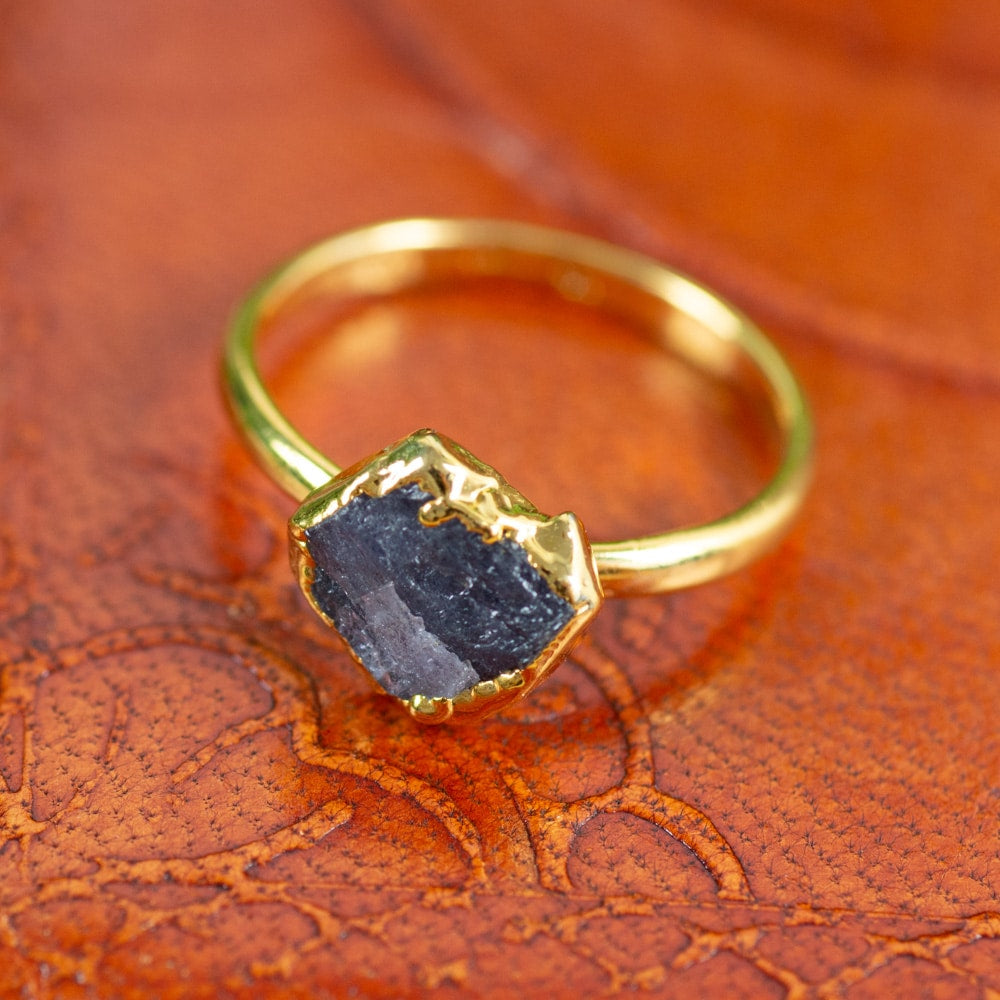 Geboortesteen Ring Ruwe Tanzaniet December – 925 Zilver Verguld