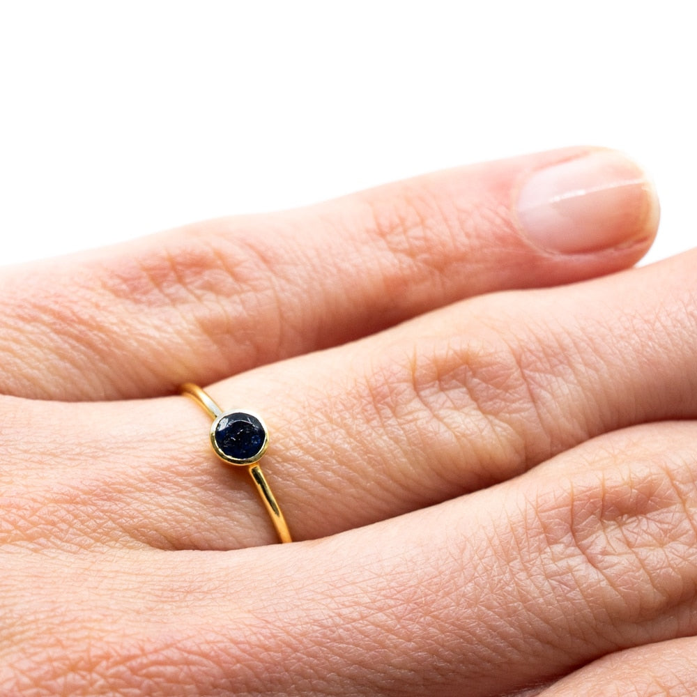 Geboortesteen Ring Saffier September – 925 Zilver Verguld (Maat 17)